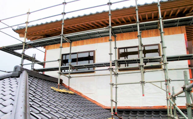 戸建ての屋根調査を依頼したいけど、足場等の経費がかさみそうでなかなか踏ん切りがつかない。 