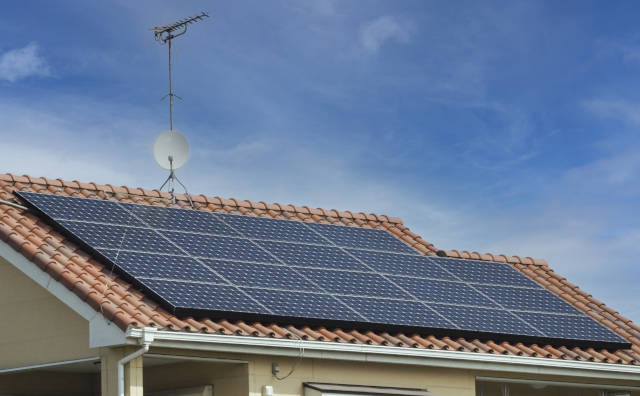 調査をしてもらいたいが、ソーラーパネルを設置しているので、屋根に上って屋根を傷めてほしくない。 